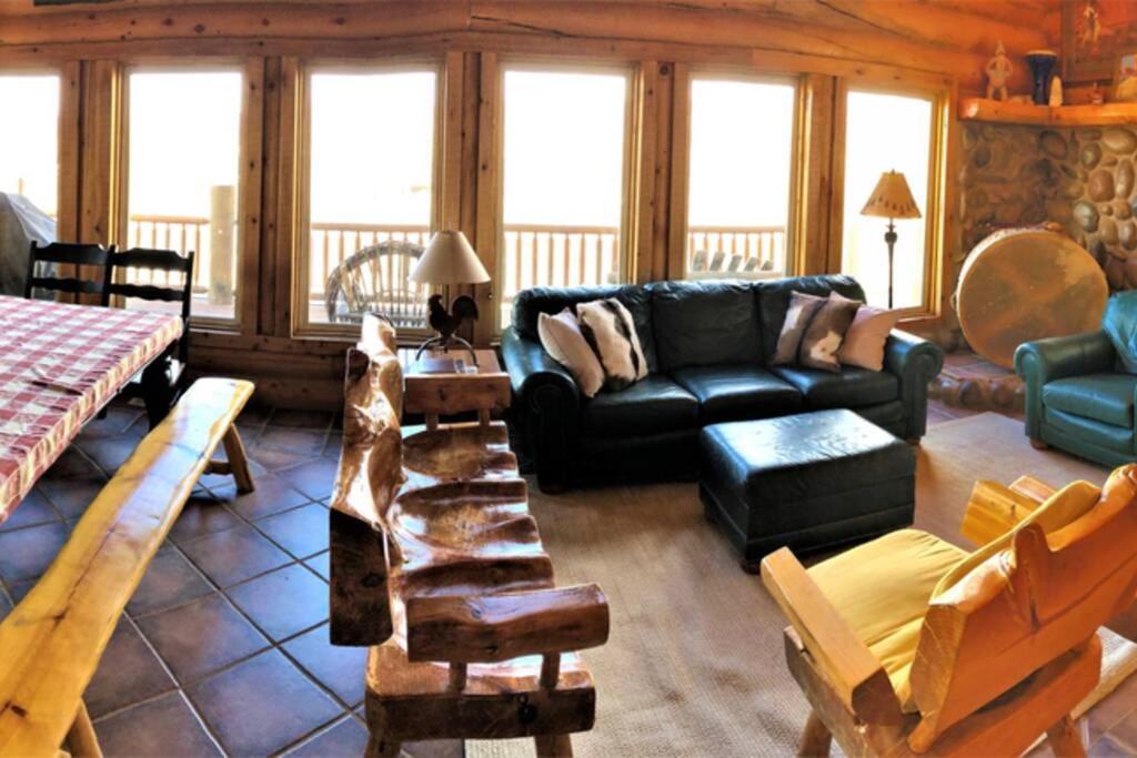 Red Rock Ranch Log Cabin: Large, Fully Furnished 埃斯卡兰特 外观 照片